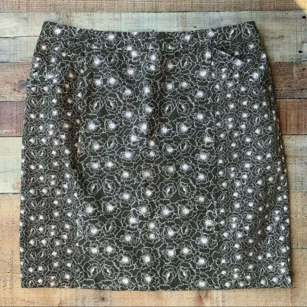 White stuff womens plus size knee length skirt with green and pink flowers -14